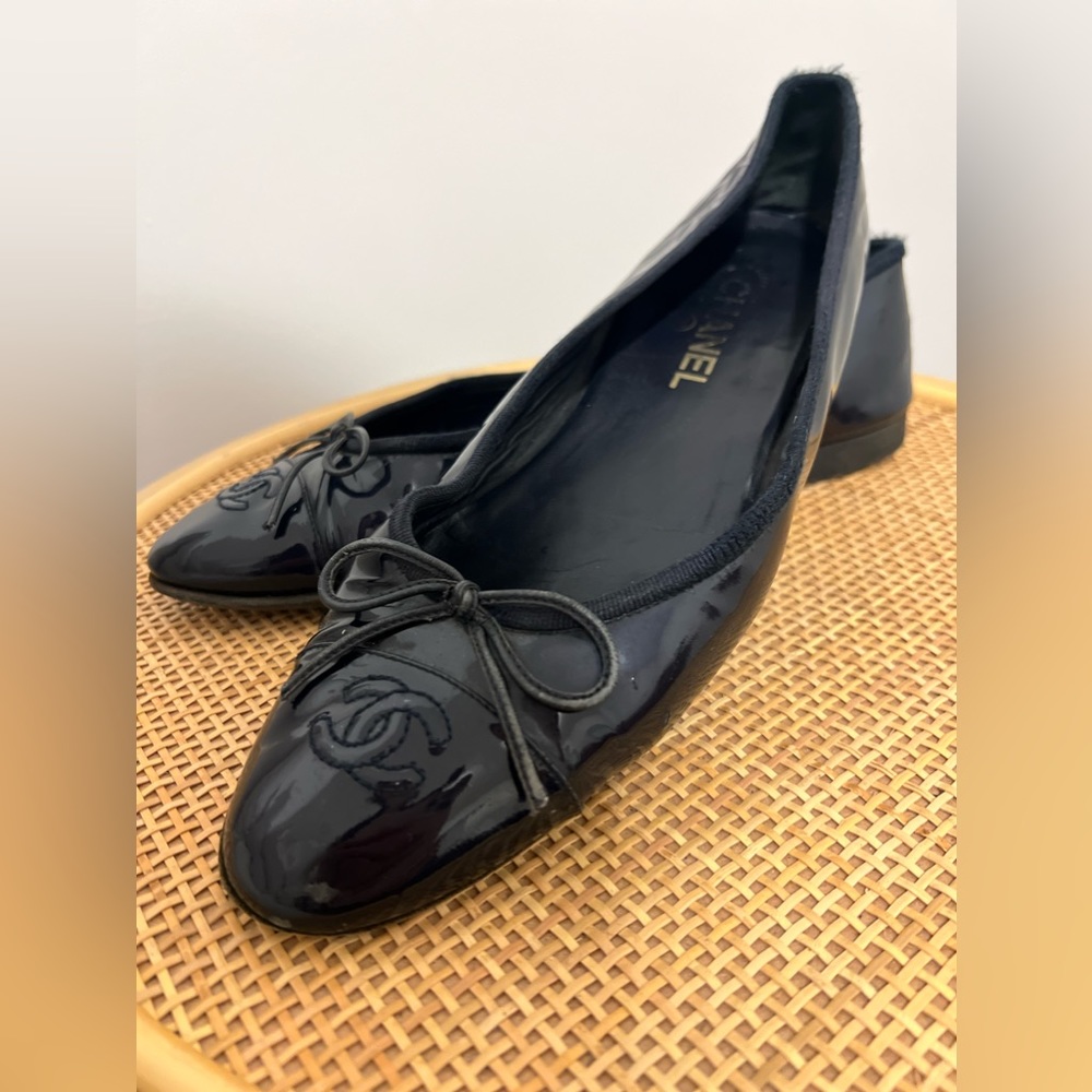 COPY - Dark Navy Patent Leather Chanel Ballet Flats. Size 9.5